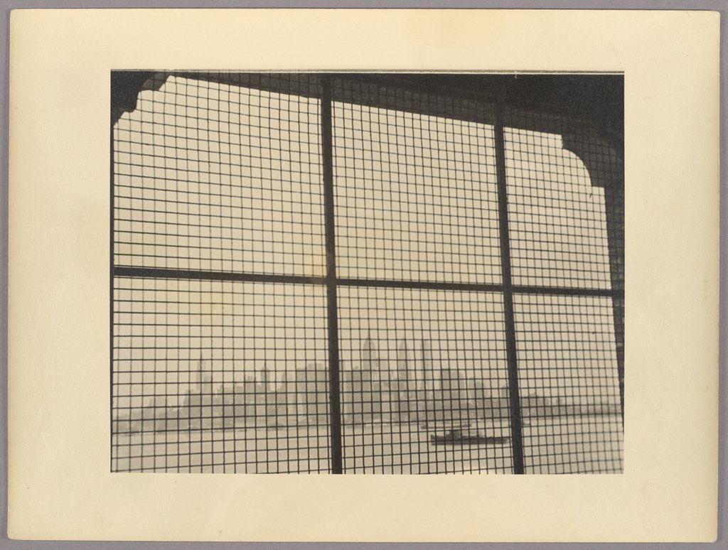 New York: Blick von Ellis Island auf Manhattan, Erich Salomon