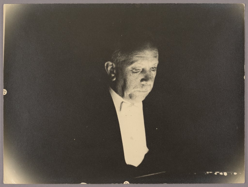 Richard Strauss at the conductor's desk, Erich Salomon
