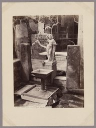 Pompeii: Fountain in the Casa del gran balcone