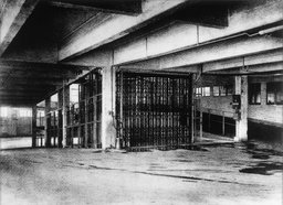 Suspension I : Elevator (Lumière)