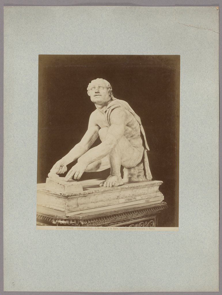 Firenze: Galleria Uffizi, L'Arrotino o la Spia, superba statua trovata a Roma, No. 3152, Giacomo Brogi