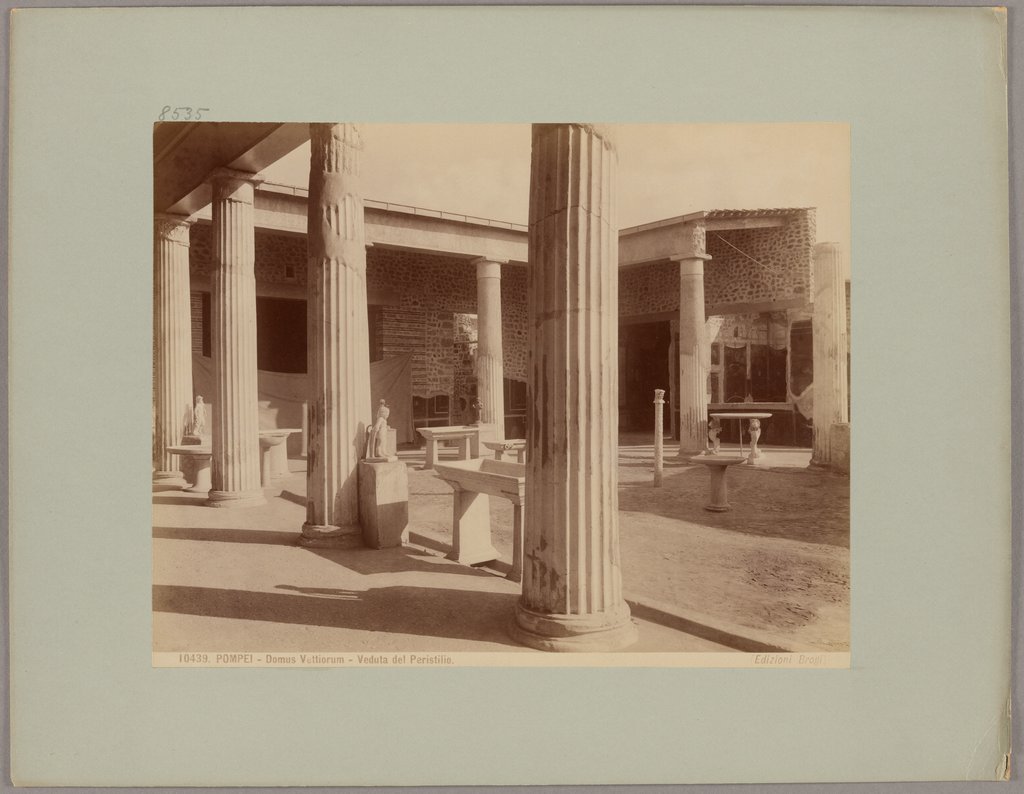 Pompei: Domus Vettiorum, Veduta del Peristilio, No. 10439, Giacomo Brogi