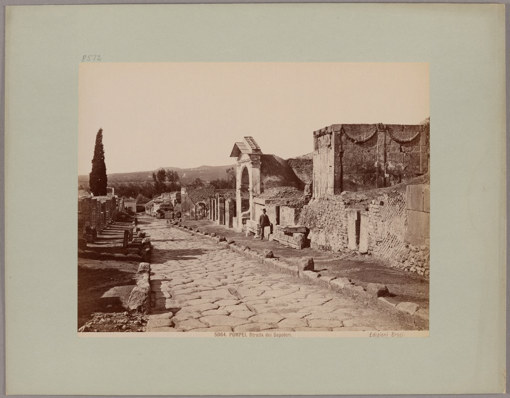 Pompeii: Sepulchre Road, No. 5064, Giacomo Brogi