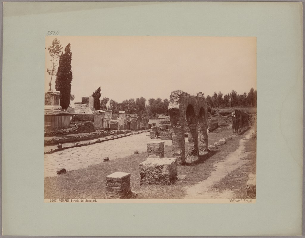 Pompeii: Sepulchre Road, No. 5067, Giacomo Brogi