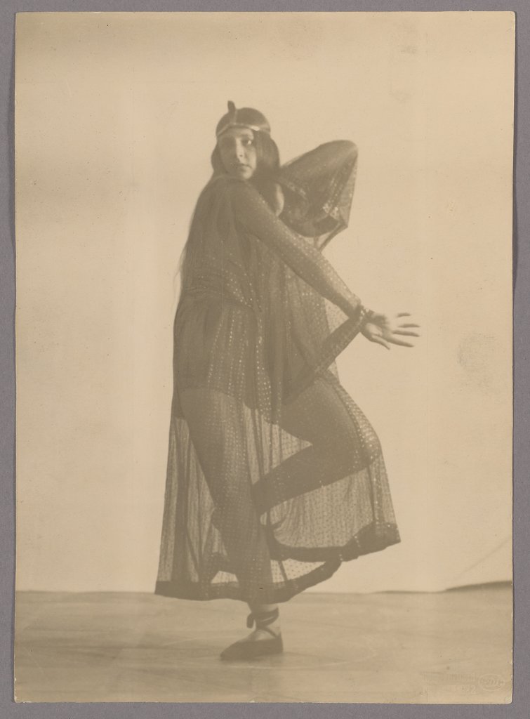 Untitled (Dancer Charlotte Bara), Hugo Erfurth
